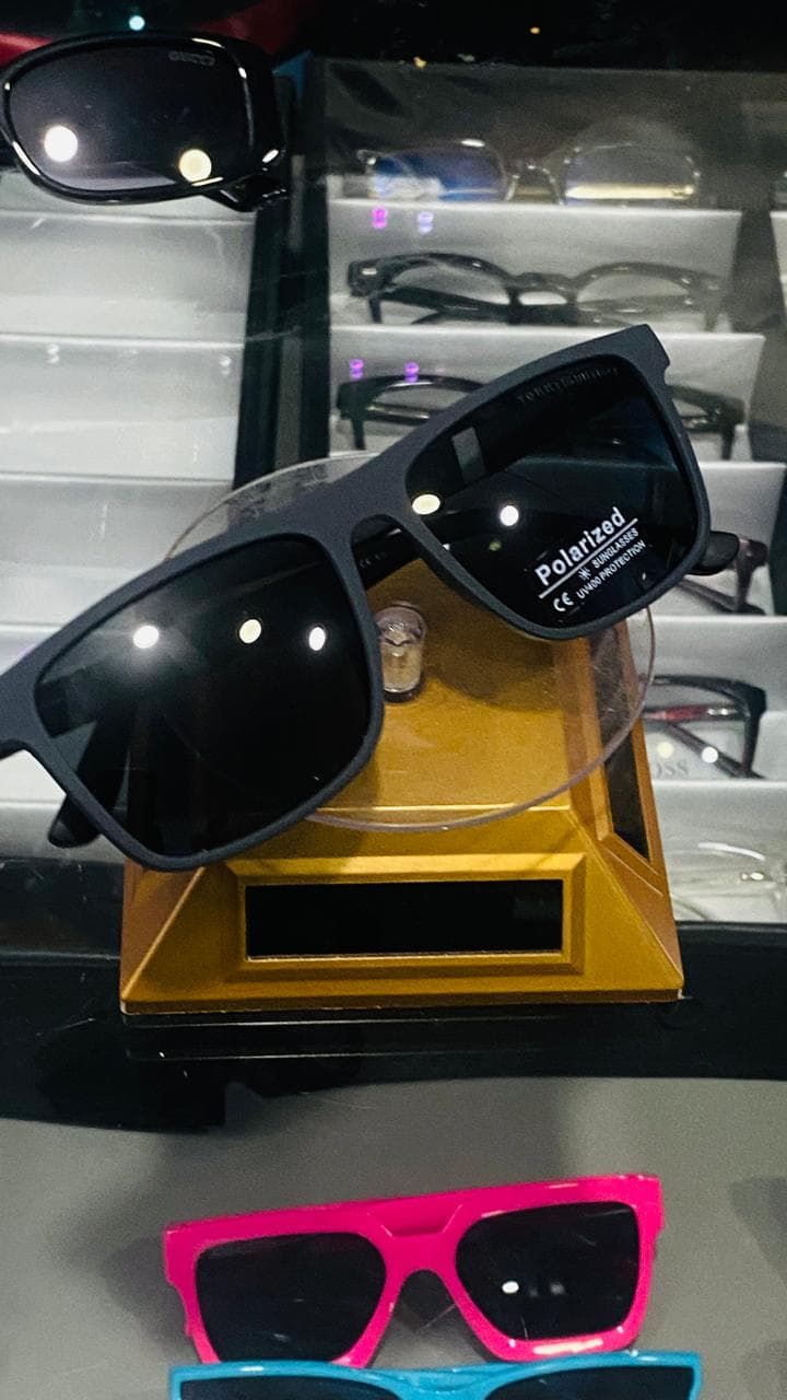 Black polarized sunglasses from the Sight Hub collection